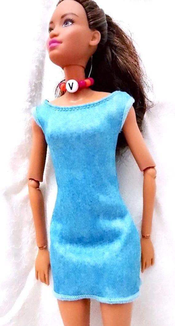 B292 - BARBIE Fashionistas 2000s mattel - mini abito azzurro effetto jeans