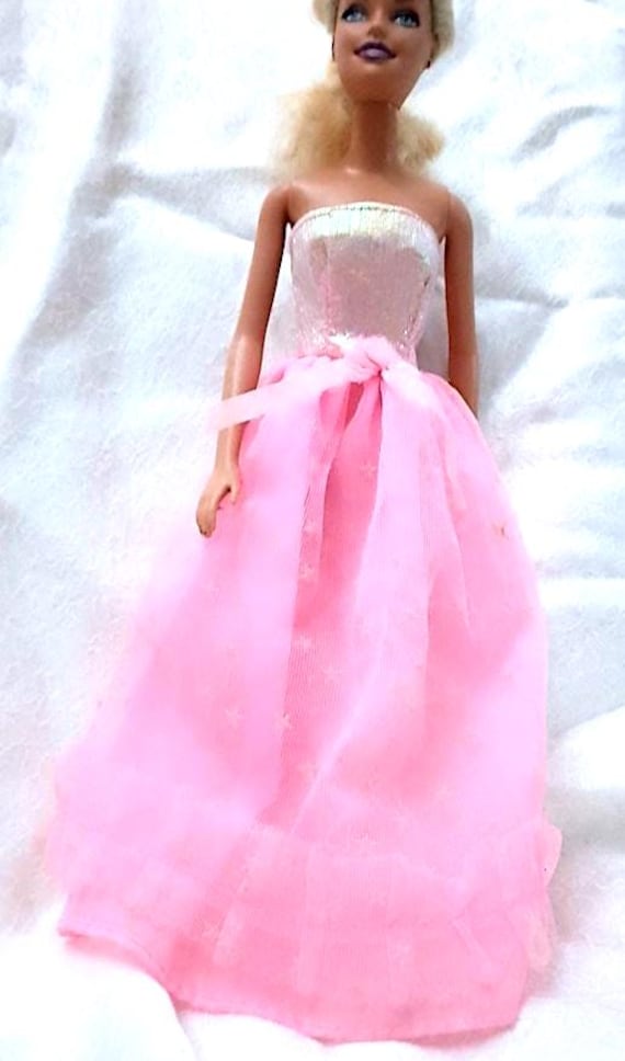 B159 - BARBIE 80s abito lungo rosa chiffon con stelle glow in the dark stile Dream Glow