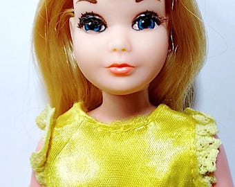 SKIPPER PARTY TIME 1976 Mattel European Version doll with yellow dress excellent