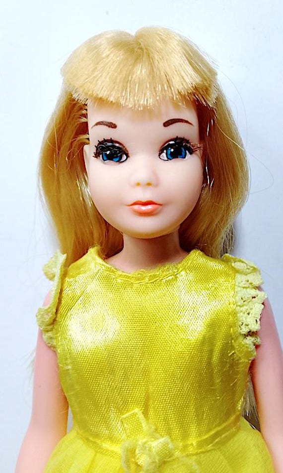 SKIPPER PARTY TIME 1976 Mattel European Version doll with yellow dress excellent