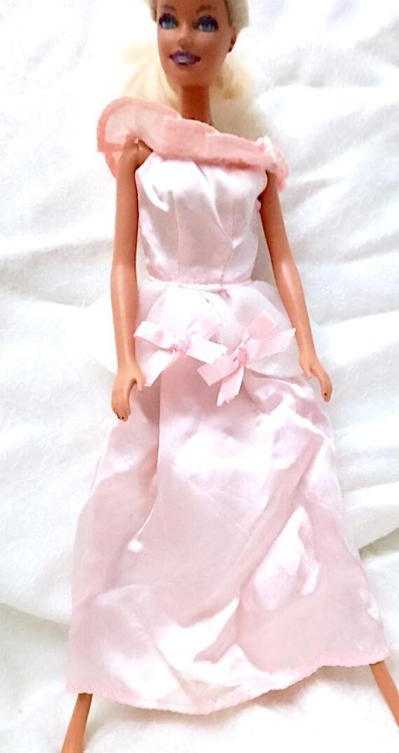 B1178 - BARBIE 90s abito da principessa rosa lungo satin lucido con chiffon e fiocchi
