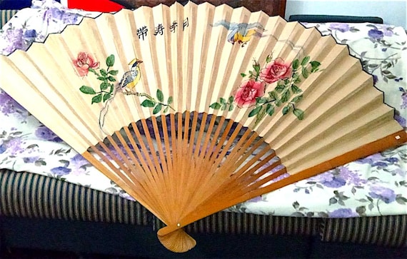 Wonderful giant Chinese fan from the 70s for room divider decoration, hand-painted in bamboo and paper