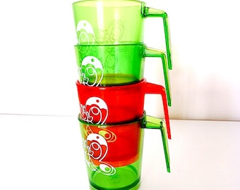 CHICCO 60er Jahre Italien, 4 kleine Kaffeebecher, Tassen, Plastik, grün und orange - 4 super poppige grüne und orange Plastikbecher