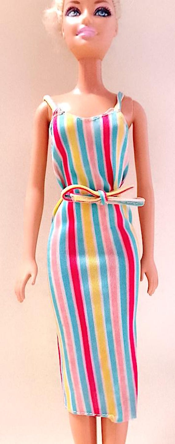 B765 - BARBIE Best Buy 1979 mattel - abito lungo righe colorate azzurro rosa giallo