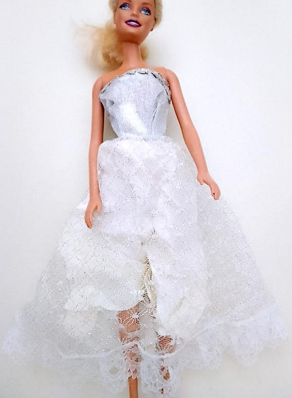 B1232 - BARBIE 90s abito sposa / sera pizzo argento e bianco da restaurare
