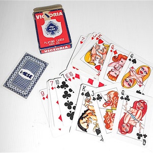 CRONACA ITALIANA - le ore mese 70s Victoria italy card deck vintage - carte da gioco caricature divi spettacolo italiano