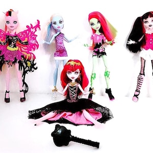 MONSTER HIGH - lot 5 beautiful fashion dolls: Venus Concert + Draculaura g1 and 13 wishes + Abbey Bominable Scaris City + Bonita Femur