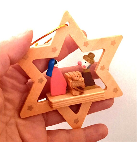 Christmas - Nativity scene inside a wooden star to hang from the 80s