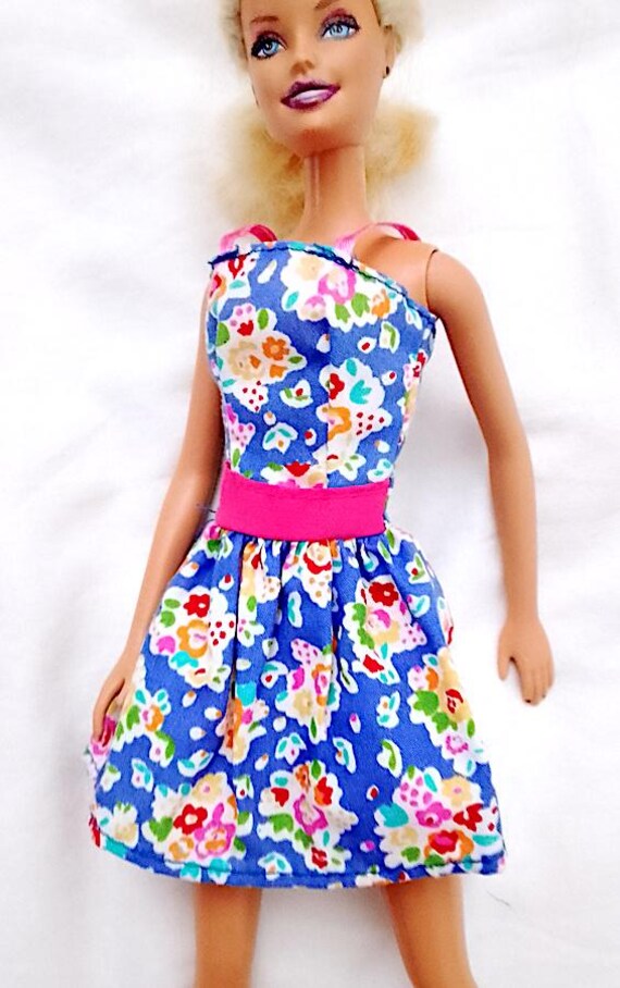 B145 - BARBIE GREAT WEEKEND 90s abito blu con fiori colorati