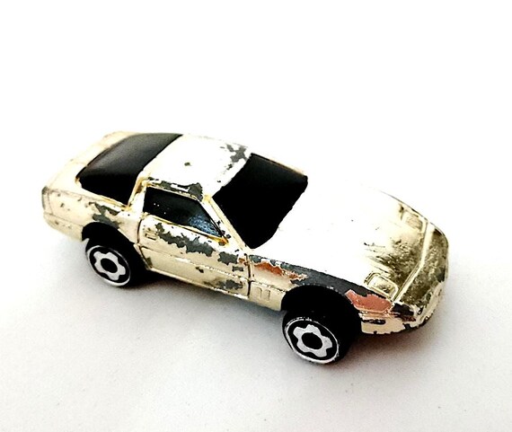 HOT WHEELS micro 1982 Mattel Malaysia - Corvette Stingray golden chrome die cast micro machine car - gorgeous little car