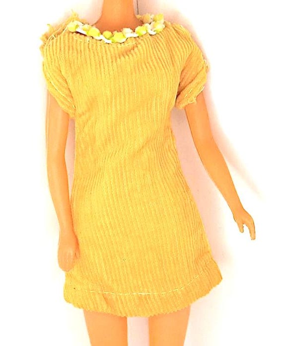 B085 - BARBIE 70s mini abito velluto a coste giallo con ricami da restaurare
