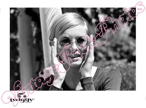 TWIGGY 1967  fashion press kit photo - fotografia da agenzia stampa - 1597TV1967