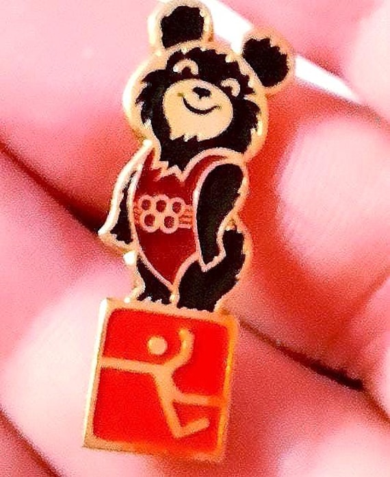 Olympics 1980 Moscow Russia pin sports memorabilia enamel metal mascot Misha - fencing