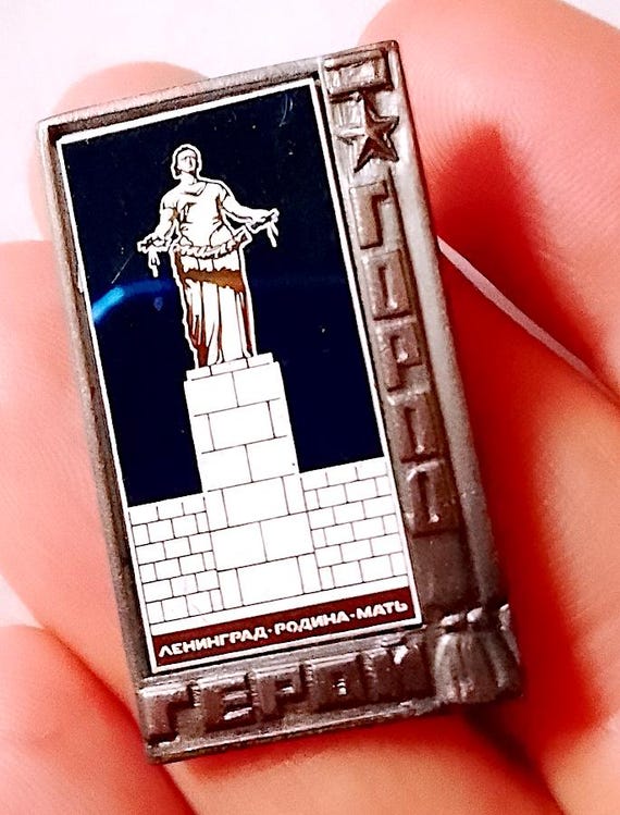 Olympics 1980 Moscow Russia pin sports memorabilia metal mirror souvenir