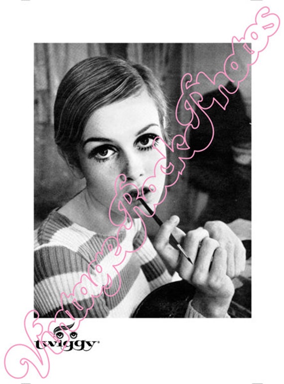 TWIGGY 1967  fashion press kit photo - fotografia da agenzia stampa - 1609TV1967