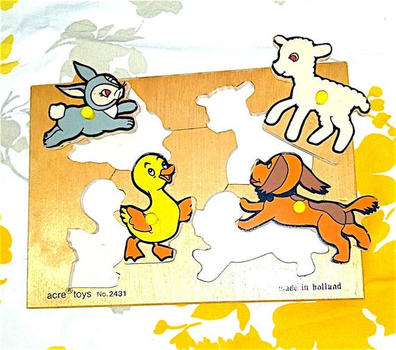 delizioso gioco educativo in legno puzzle anni 70 con animali fattoria : agnello, coniglio, cane e papera cuccioli kawaii acre holland