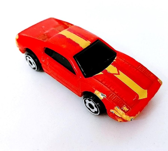HOT WHEELS micro 1977 Mattel Malaysia - Ferrari color die cast micro machine car - beautiful toy car excellent