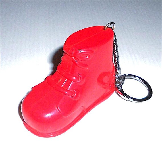 80s kawaii portachiavi scarpa rossa con metro