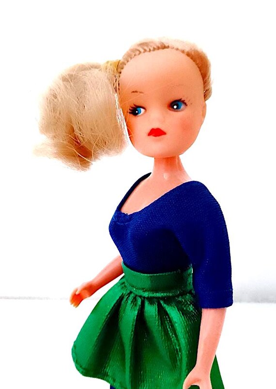 SPORTIVE LILY Skate Girl ko Mary Quant Daisy 80s Elmas battery operated doll bump n go loose excellent battery operated skater doll