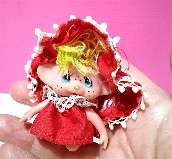 MONCICCI - Mon ciccì - Monchichi - Moncichi 70s Taiwan  ko - super tiny doll puppet with red outfit kawaii - mini pupazzo bambola usato