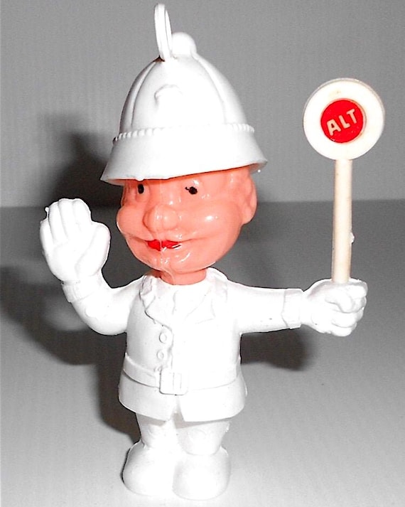 POLICEMAN - police man 60s C G milano italy small plastic modular doll new