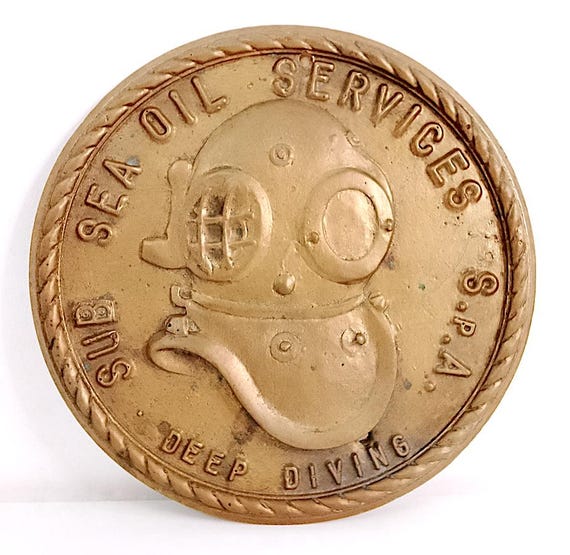 SUB SEA OIL services Spa Deep Diving 70s Italy large emblem crest club advertising in cast gold brass splendid excellent rarity