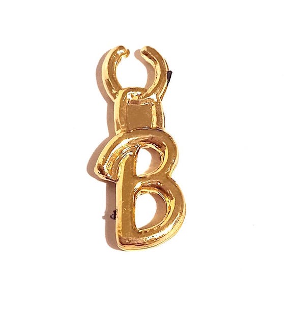 B724- BARBIE HAUTE Couture Fashions 1993  ciondolo in plastica dorata con lettera B