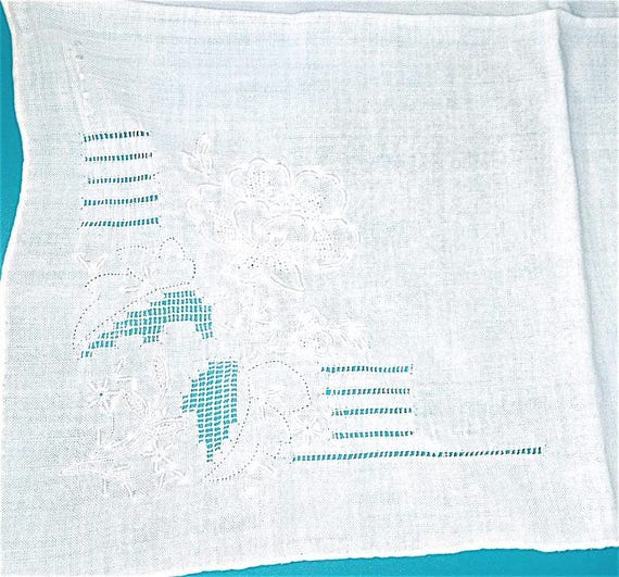 FLOWERS WHITE  80s italy vintage broderies handkerchief  - fazzoletto cotone ricamato finissimo