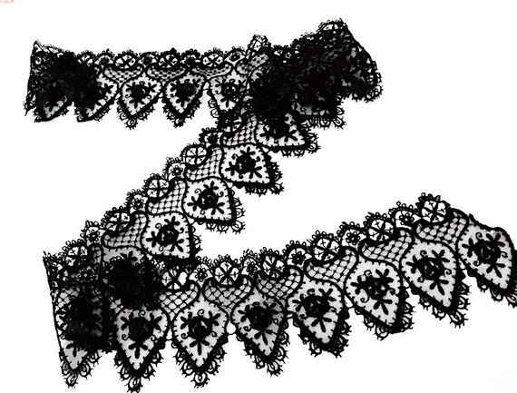 splendid strip of 1930s Italian handmade black lace, never used, 99 centimetres