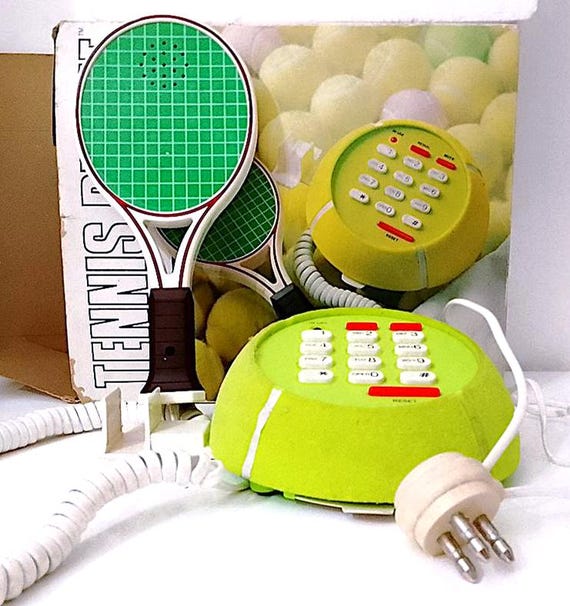 TENNIS PHONE 1988 uk design TIL rare telephone near mint in box - telefono racchetta sport pari al nuovo in scatola