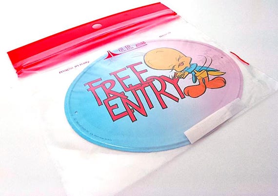 Tweety Canary - Tweety 1989 Warner Bros GB area Milan Italy tin tag plate - Free Entry! - misb