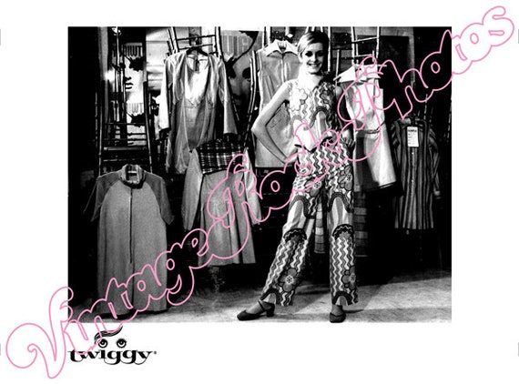 TWIGGY 1967  fashion press kit photo - fotografia da agenzia stampa - 1594TV1967