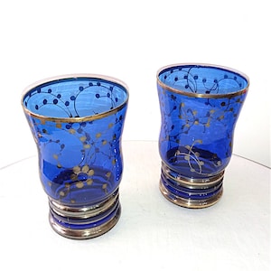 pair of 2 splendid 1930s glasses in blue and silver glass with flowers - 2 luxury blue glasses with silver flowers italians vintage rare