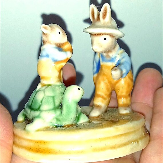 splendida statuina in porcellana anni 80 bomboniera topi e tartaruga