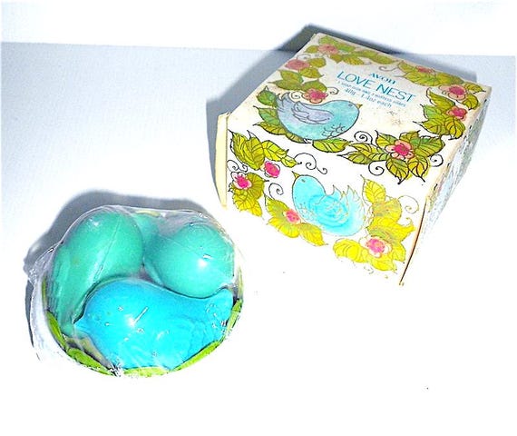 LOVE NEST 60s Avon - pottery soap dish + 3 mini bird soaps mint in box - cestino porcellana con 3 mini saponette uccellini nuovo