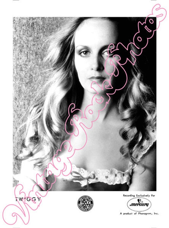 TWIGGY 1977 fashion press kit photo - fotografia da agenzia stampa - 1600TV1977