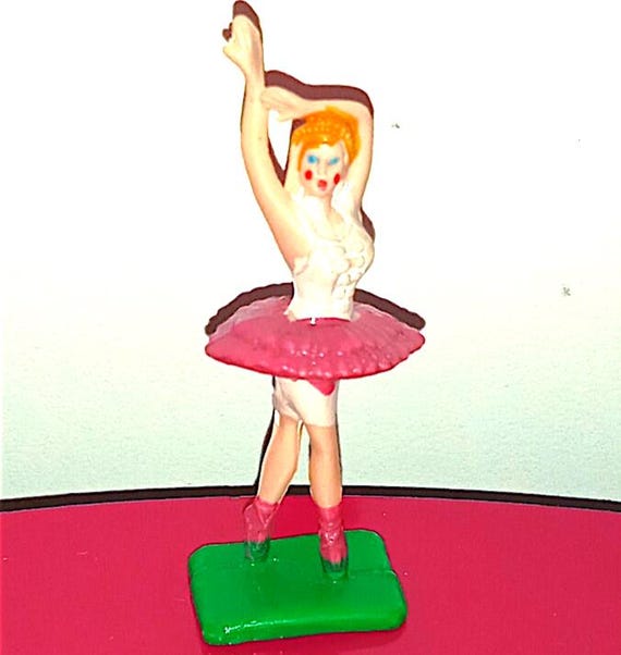 BALLERINA - DANCER 80s china plastic mini figure - delicious vintage miniature plastic soldier