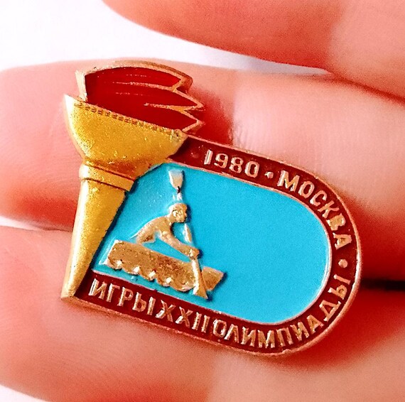 1980 Moscow Olympics Russia Enamel Pin Sports Memorabilia - Kayak