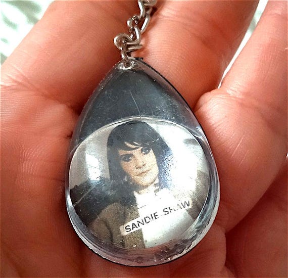 SANDIE SHAW 60s italy very rare plastic drop keychain excellent - plastic drop keychain rare mint