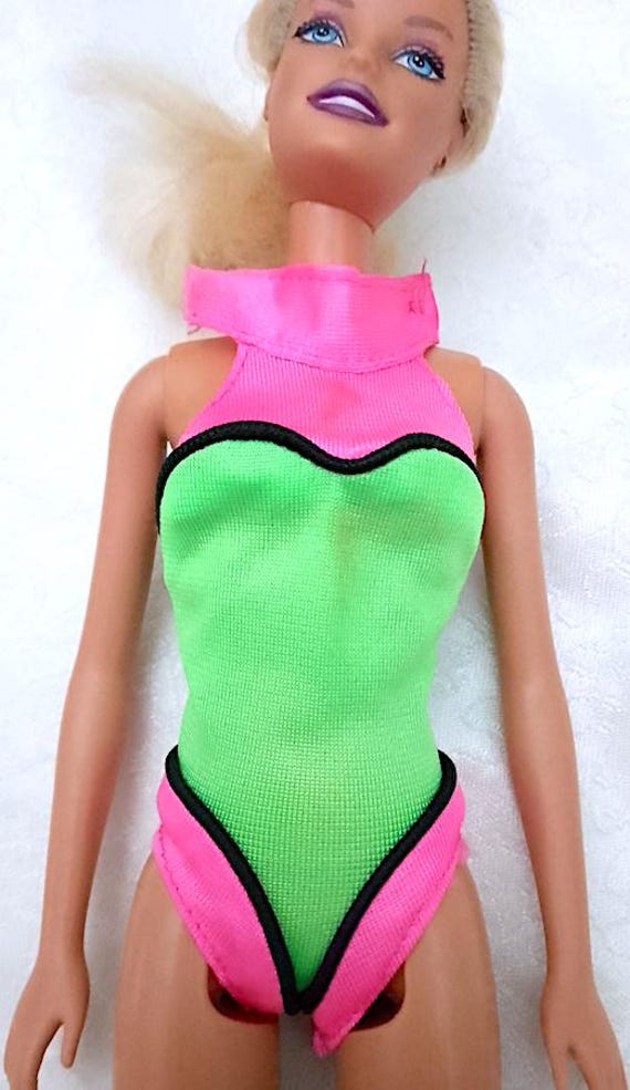 B199 - BARBIE RIVIERA 1989 original body swimsuit costume neon verde rosa da restaurare