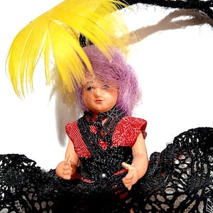 beautiful tiny moulin rouge doll in box 60s made in italy - mini doll in box splendid feather