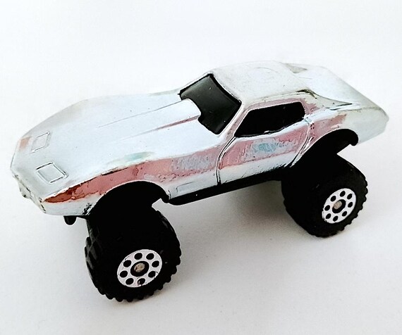 HOT WHEELS micro 1975 Mattel Malaysia - Corvette Monster Chrome silver die cast micro machine car - beautiful chrome silver toy car