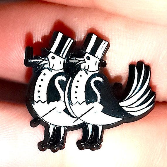 LOS DOS CABALLEROS 80s Spain vintage pin restaurant promo brooche badge spilla 2 galletti