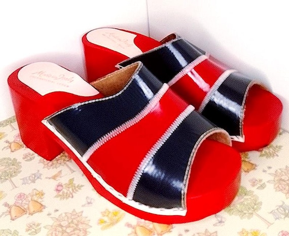 spectacular clogs wooden sandals 70s made in Italy red and blue new - vintage beautiful red and blue wood sandals glamour 40/41