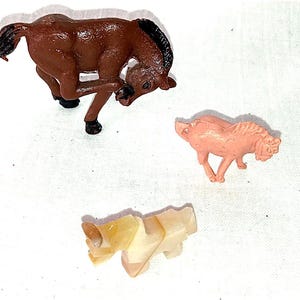 馬 - 馬 80 年代ロット 3 の超かわいいミニチュア - ロット 3 のプラスチックとアラバスターのミニチュア