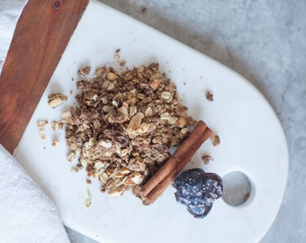 Granola de caramelo con canela y dátiles salados