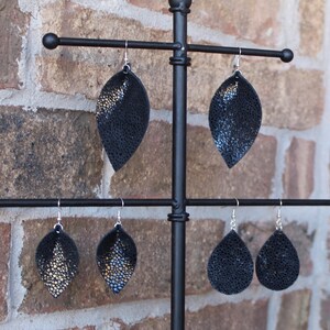 Boucles d’oreilles en cuir chatoyant noir