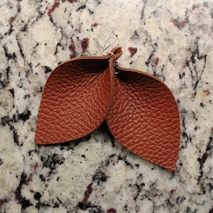 Boucles d’oreilles 3 pouces feuille brune