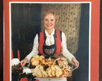 Vintage Notably Norwegian, Recipes, Festivals, Folk Arts, 1982, Paperback Booklet