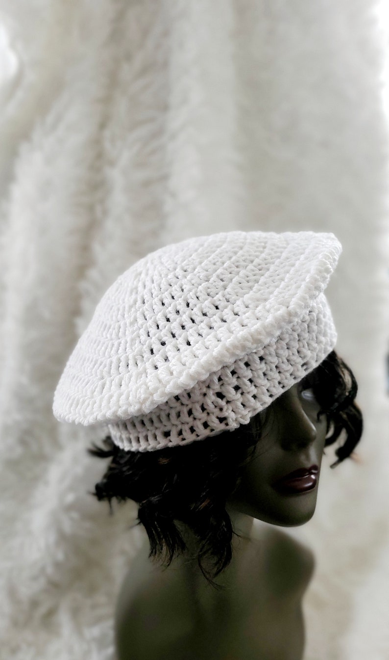 Women/'s Handmade Crochet Beret Hat